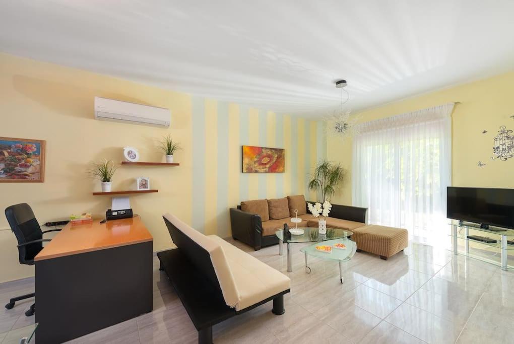 יאליסוס Greek Style Ground Floor Apartment & Pool מראה חיצוני תמונה