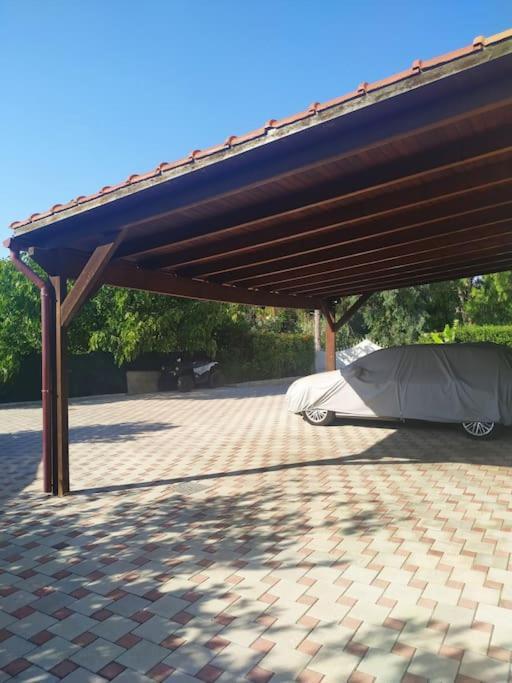 יאליסוס Greek Style Ground Floor Apartment & Pool מראה חיצוני תמונה