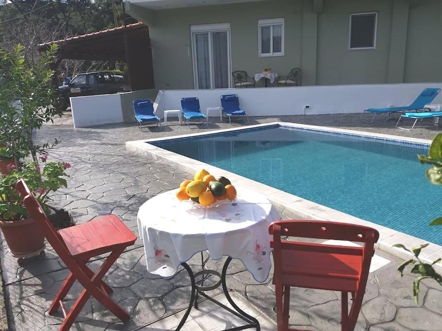 יאליסוס Greek Style Ground Floor Apartment & Pool מראה חיצוני תמונה