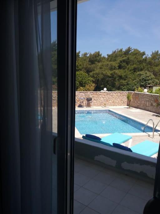 יאליסוס Greek Style Ground Floor Apartment & Pool מראה חיצוני תמונה