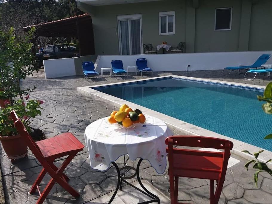 יאליסוס Greek Style Ground Floor Apartment & Pool מראה חיצוני תמונה